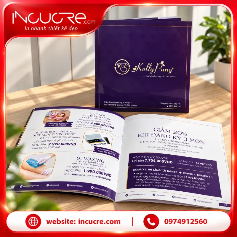 In Brochure KellyPang Tím Trên Bàn Gỗ